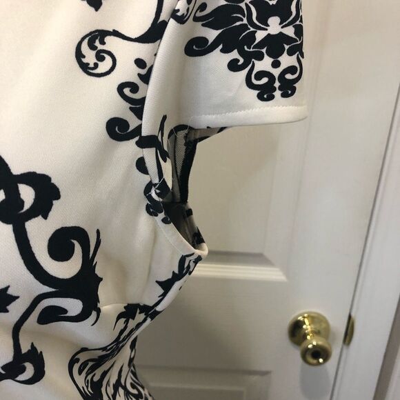 B. Darlin black and white sheer back cap sleeve dress - Picture 4 of 14